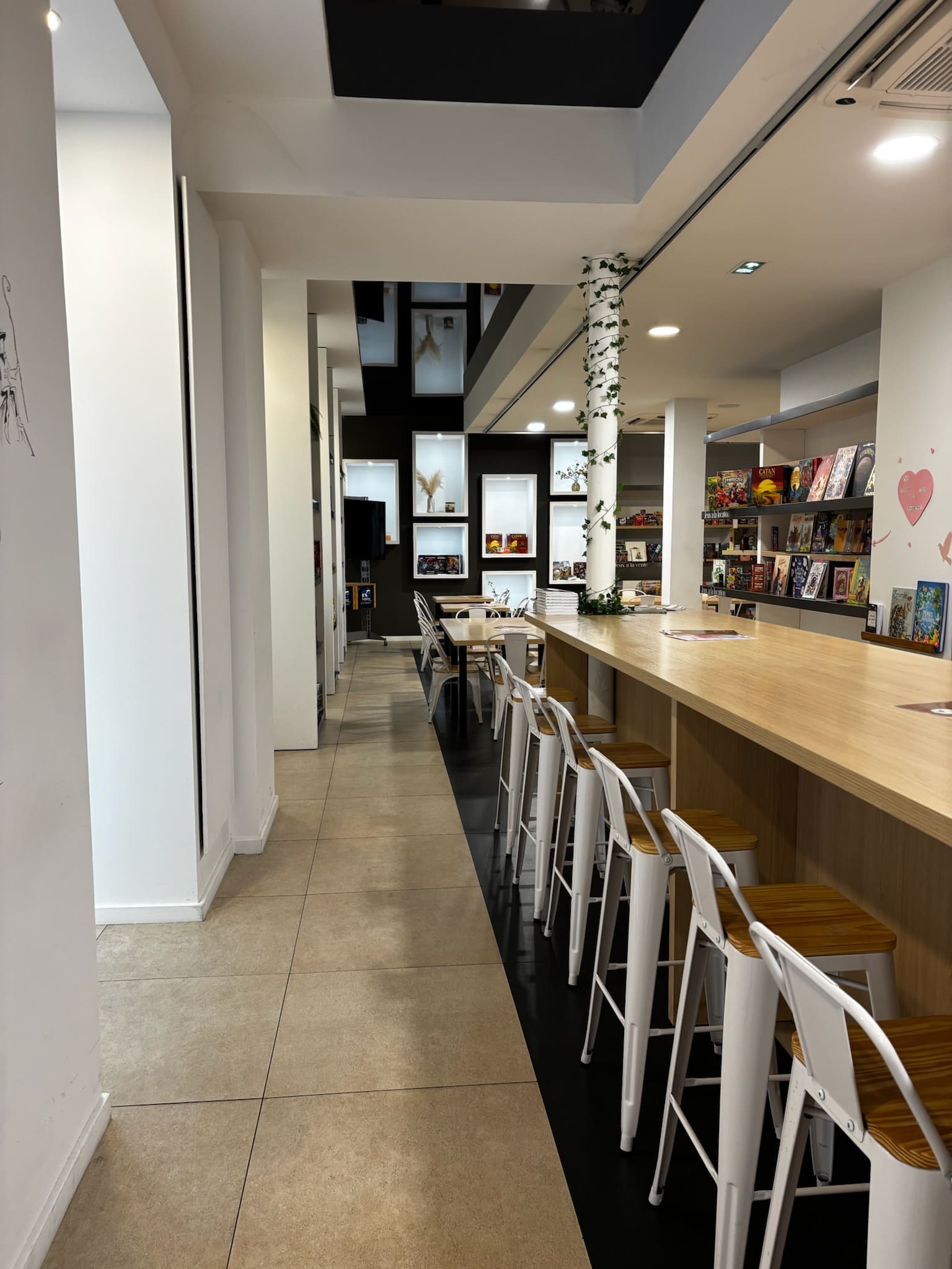 Aménagement d'un café librairie